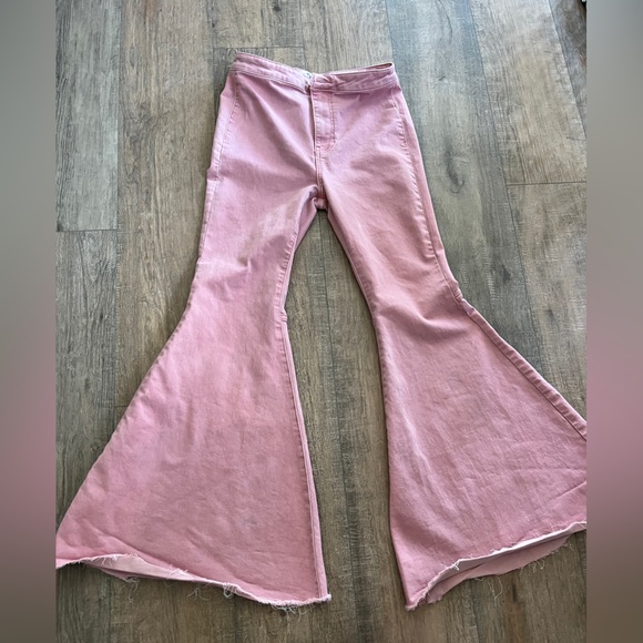 We the Free just float on pink bell bottoms - Picture 5 of 14